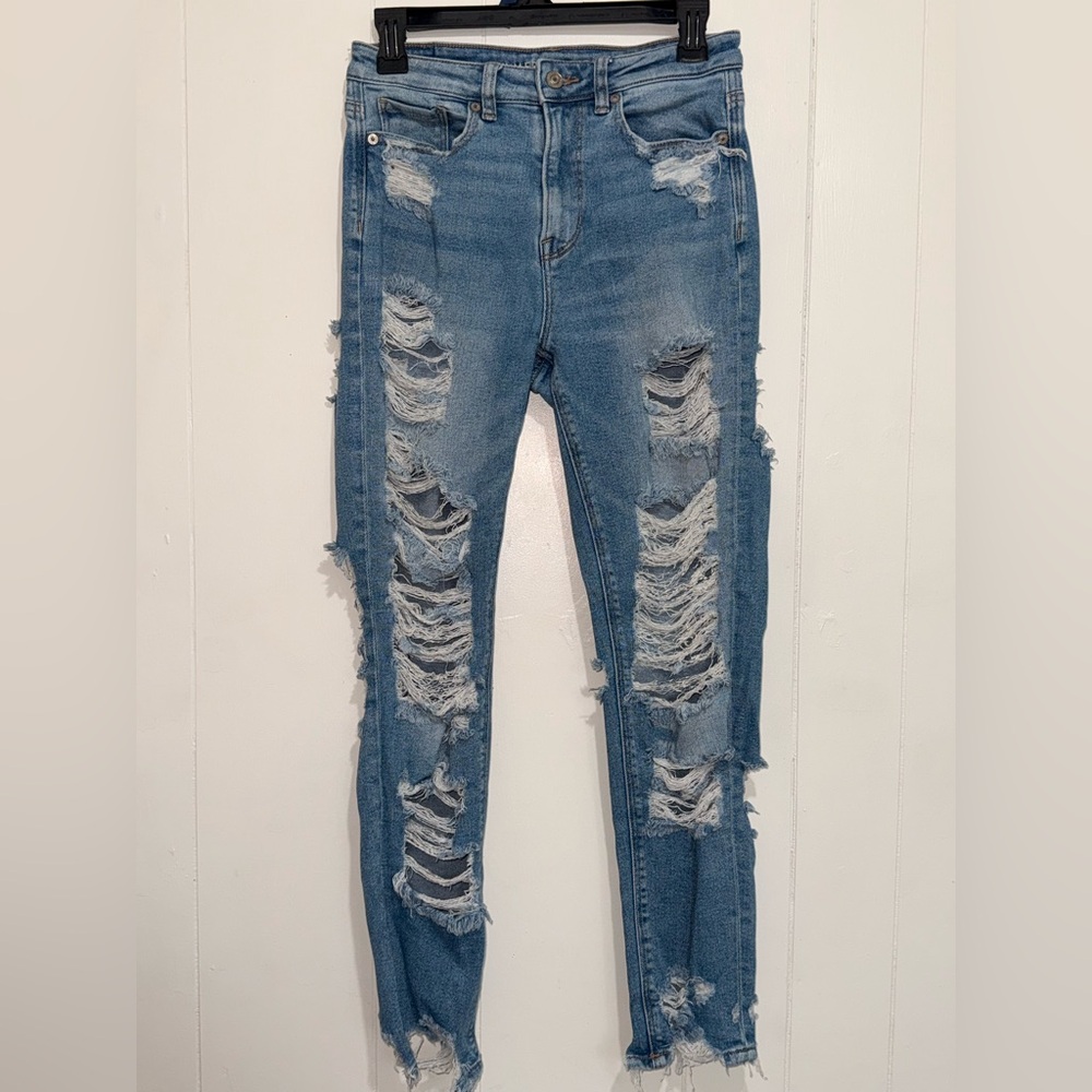 ✨3 for $15✨ American Eagle Distressed Blue Mom Jeans EUC Size 2